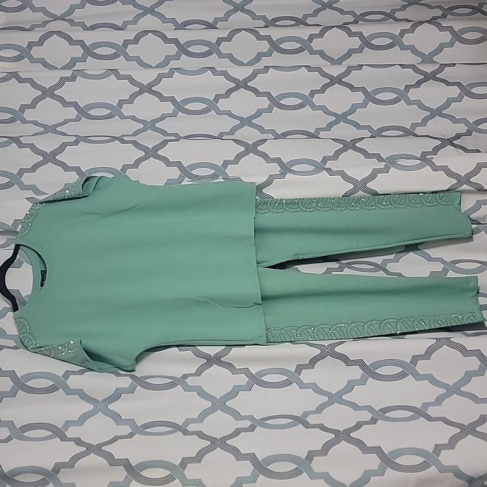 New activewear set with embellishments
